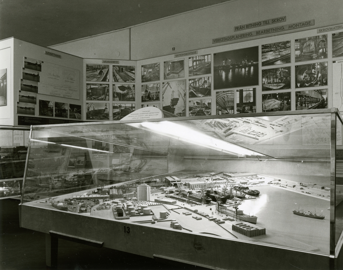 Sjöhistoriska museets permanenta utställning fotograferad 1987. Från ritning till skrov. Verkstadsplanering, bearbetning, montage samt en varvsmodell föreställande Kockums varv.
