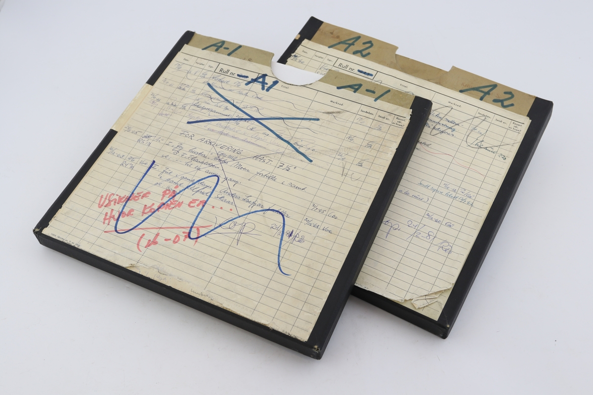 2 stk. taperuller i rektangulære etuier av papp. Inneholder de første tape-rullene i arkivet til NRK Sørlandet.