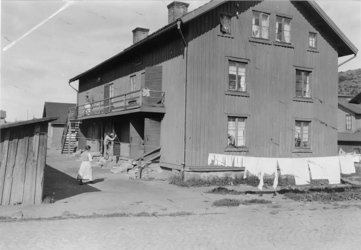 Claes Johanssons & Co väveri i Krokslätt. Arbetarbostad. Bild från Göteborgsutställningens samlingar 1923.