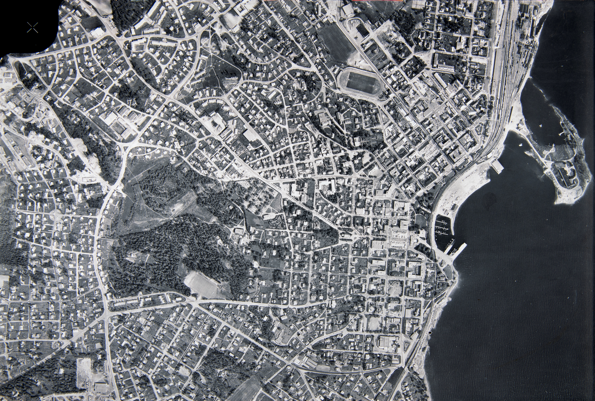 Hamar by, flyfoto, vertikalfoto, byen sett rett ovenfra,