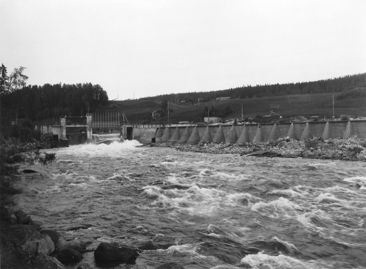 Kramfors aktiebolag. Dammen vid kraftverket i Edsele.
