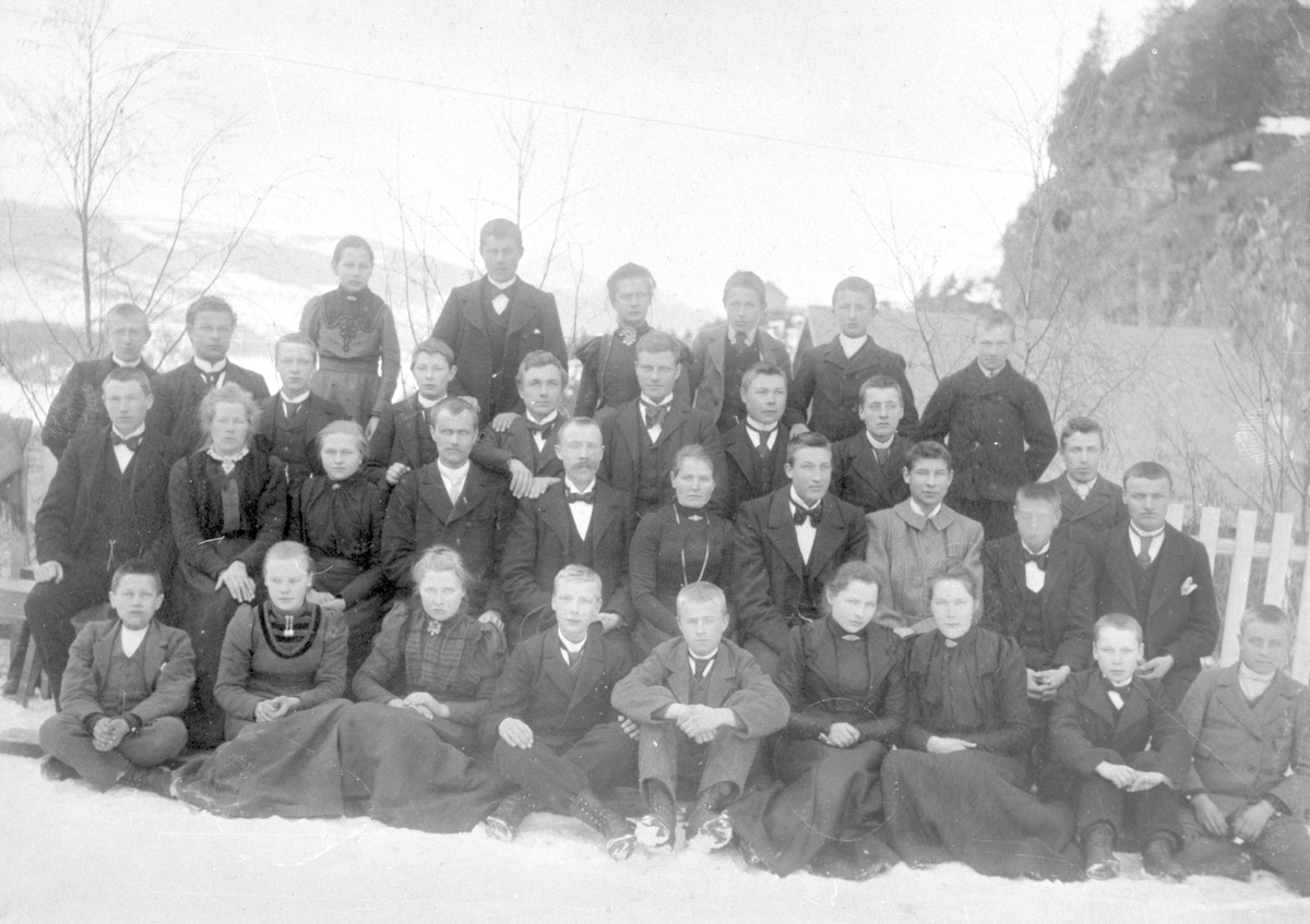 Folkehøgskule på Løkji vinteren 1900-1901.