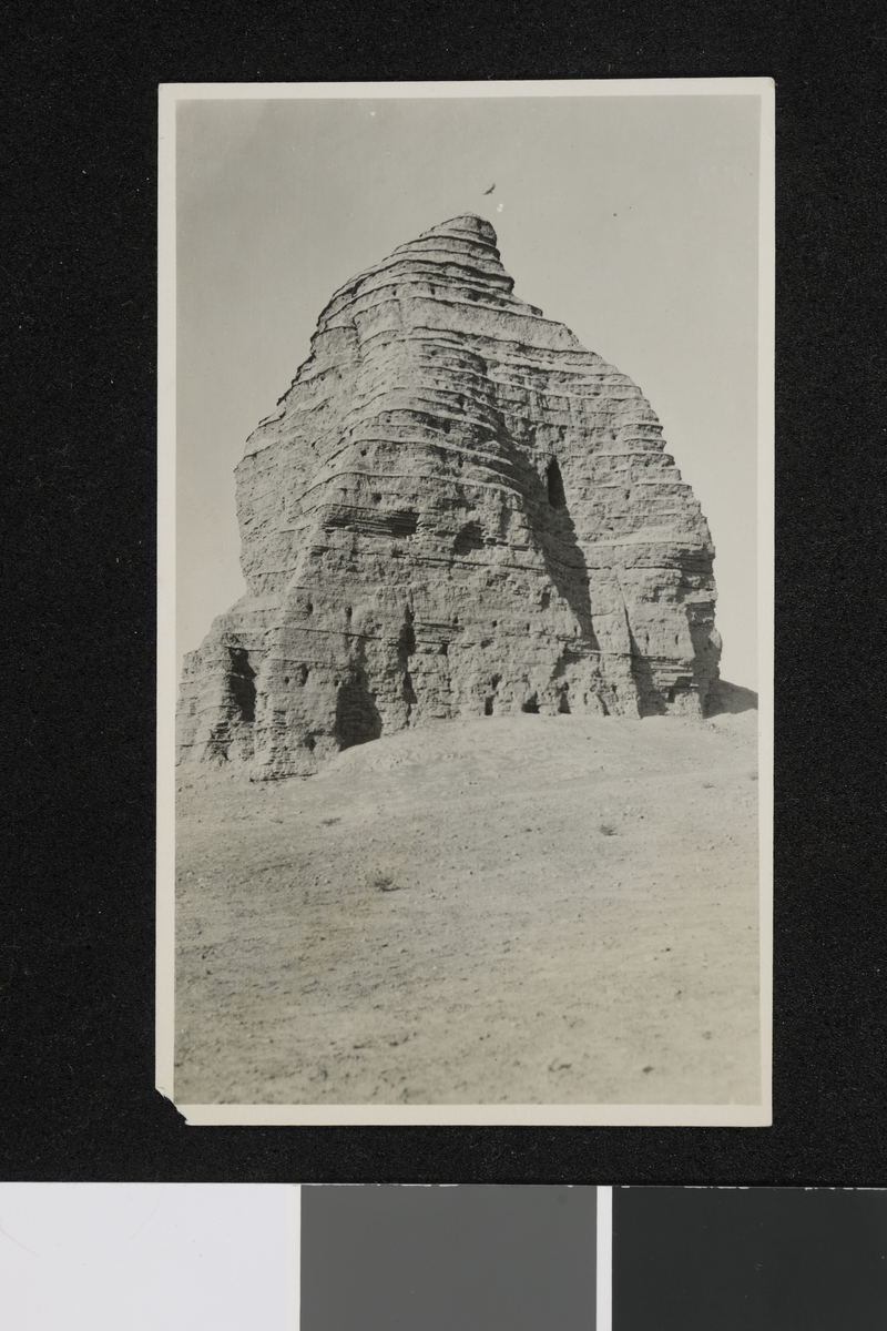 Fjell i ørkenen. Fotografi tatt/ samlet i forbindelse med Elisabeth Meyers bok; En Kvinnes Ferd til Persia.