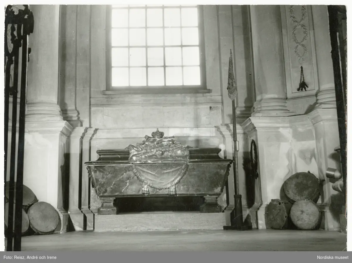 Stockholm. Kung Karl XII (1682-1718) sarkofag av svart marmor i Karolinska gravkoret i Riddarholmskyrkan.