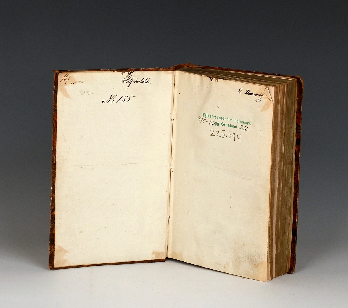Prot: Das Neue Testament etc. Basel 1824. 395 s. + 5 s. 8.F. (Innb.)