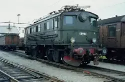 Elektrisk lokomotiv El 5 2035 ved lokomotivstallen på Ski st