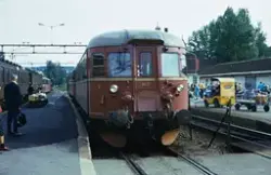 Dieselmotorvogn Bmdo 86 51 med persontog til Rødberg på Kong