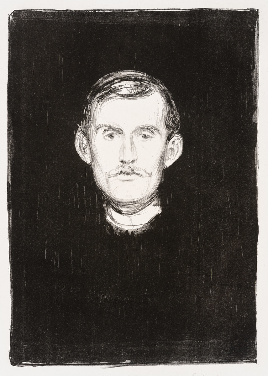 Portrett en face, svart bakgrunn.