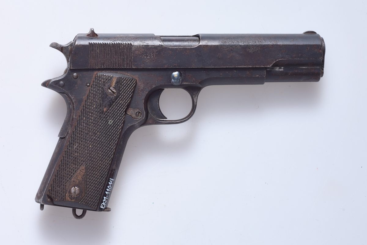 Pistol M/1914.