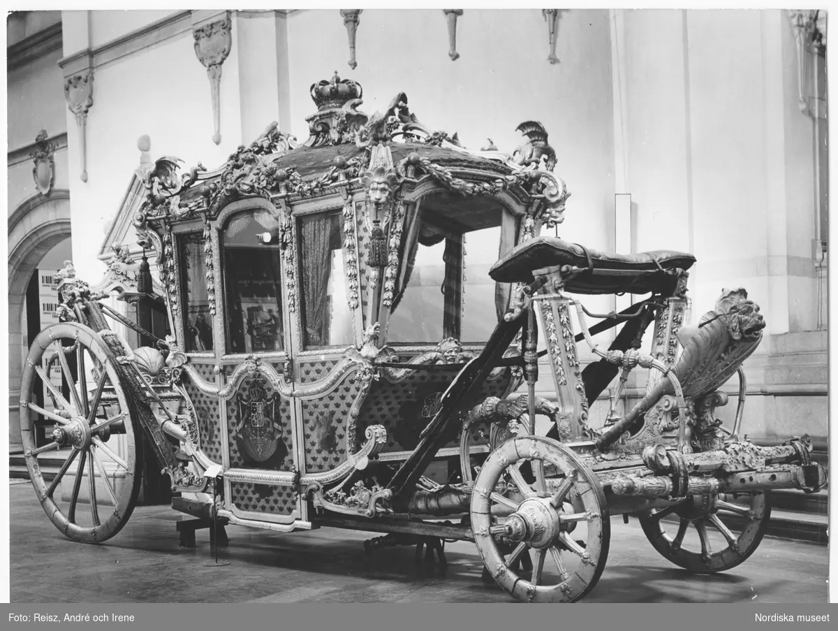 Utställd kunglig stadsvagn från 1600-talet på  Livrustkammaren.