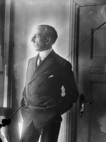 Prot: Roald Amundsen fortonet brystb.
