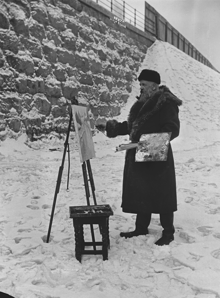 Fritz Thaulow maler ute i vinterland