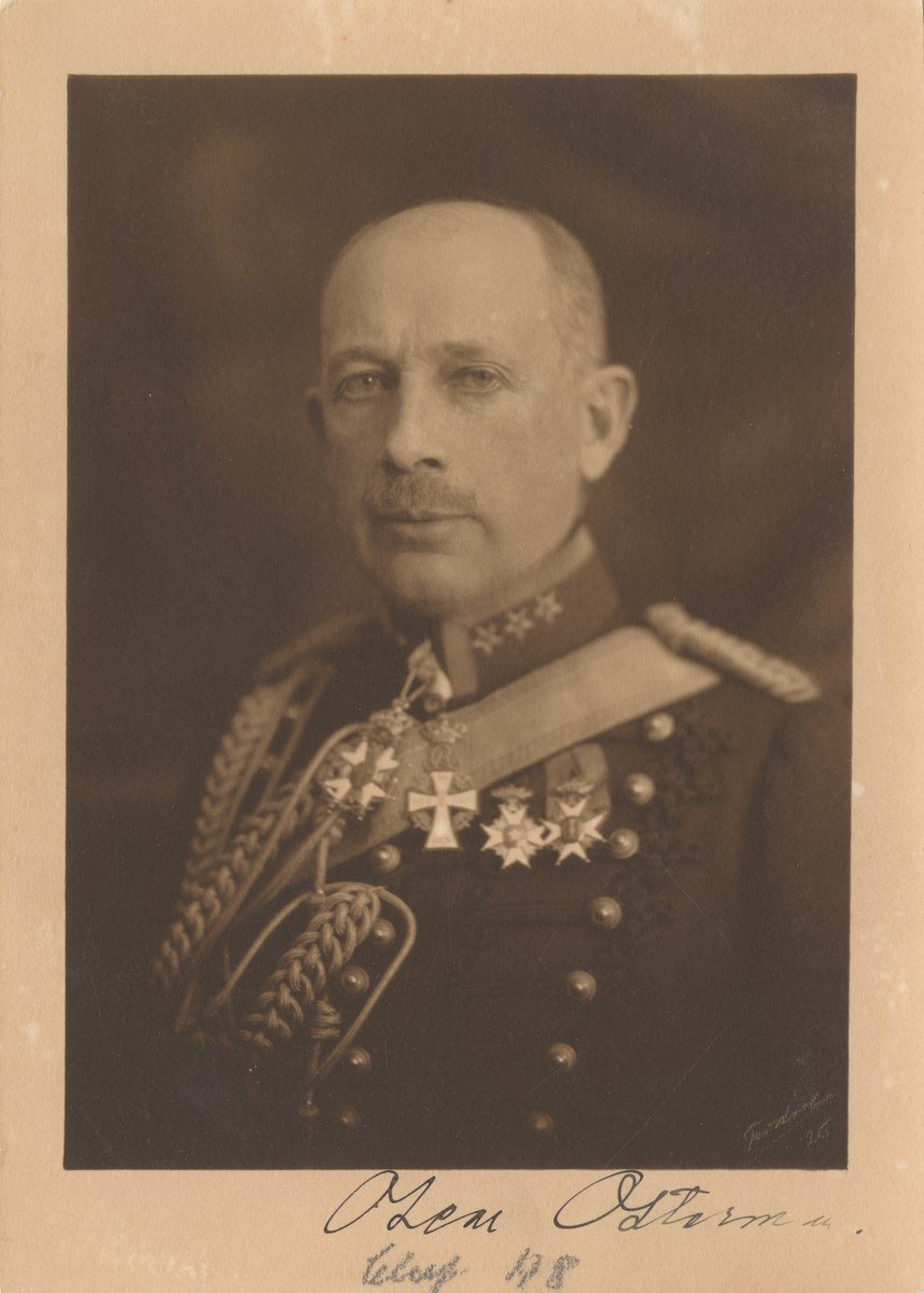 Porträtt av Oscar Osterman, överste och chef för Bodens artilleriregemente.