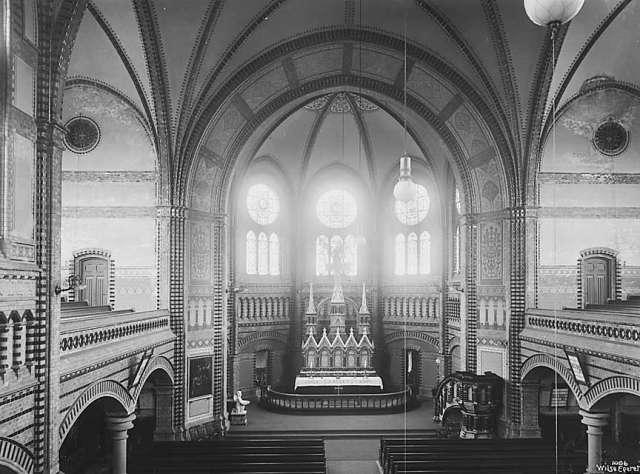 Prot: Skien - Kirken mot Alteret interiør Mai 1902