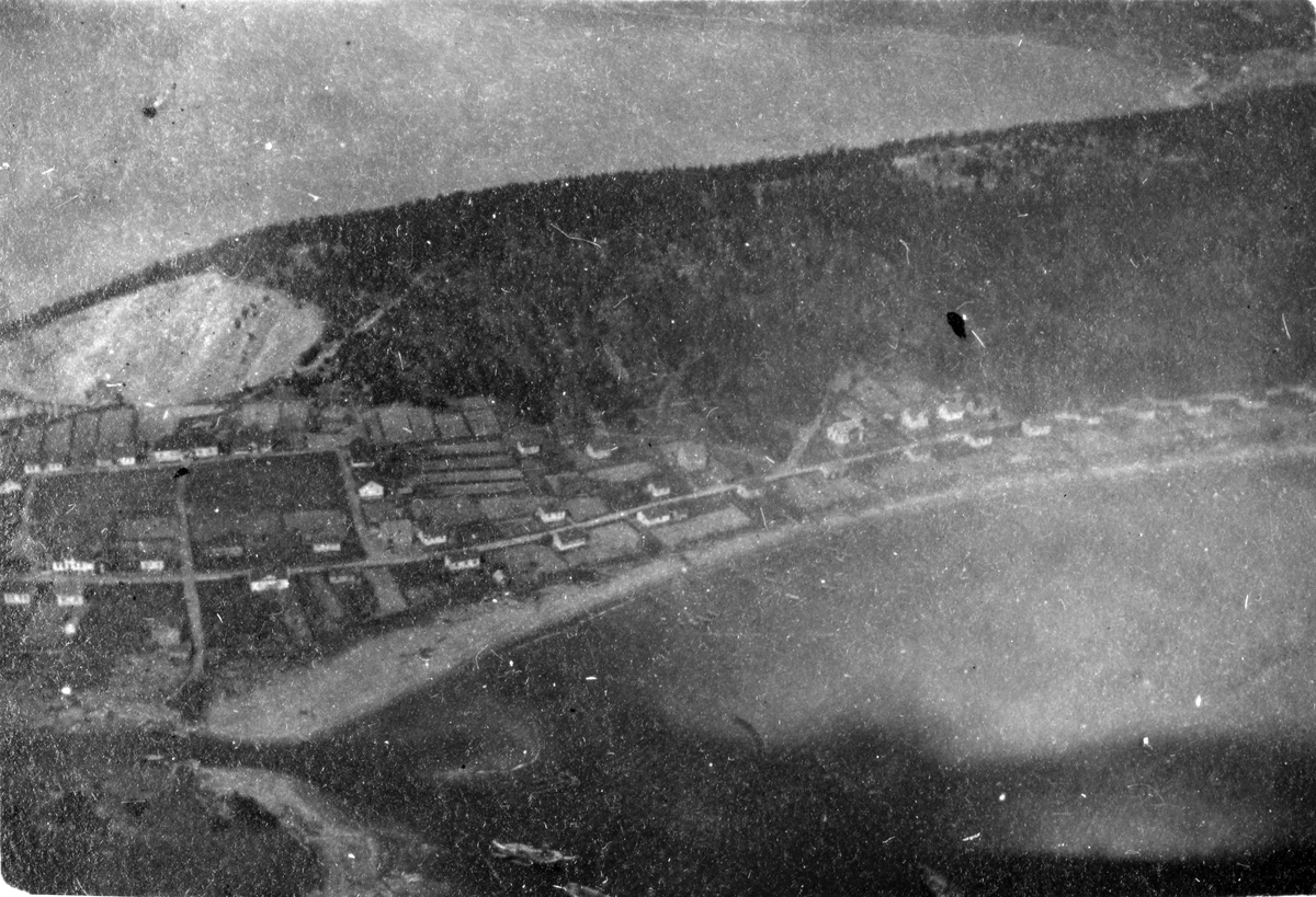 Flyfoto av Svelvik i Drammensfjorden, tatt fra N.3 våren 1922.