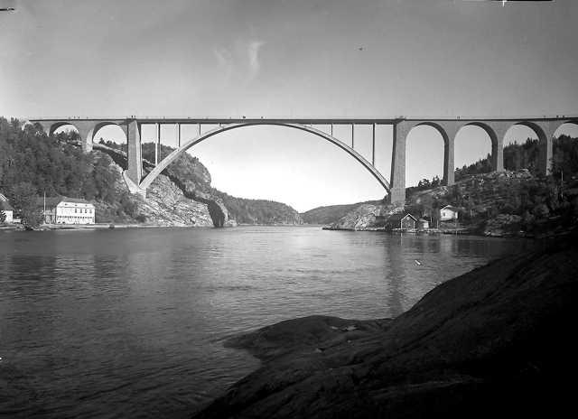 Prot: Svinesundbroen fra fjorden