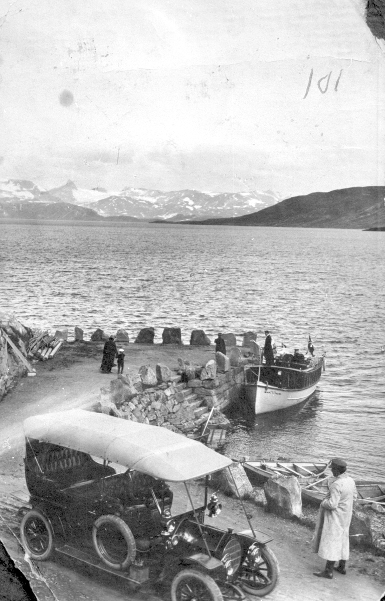 Båten " Tyin" ved brygga 31. juli 1909.