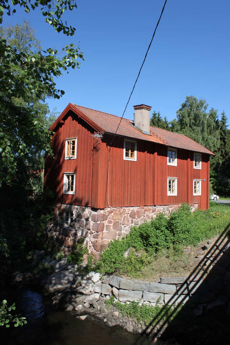 Bostadshuset vid gården Gerlaks, Gavelhyttan, murverk, faluröd panel ...