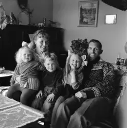 Sverre Fjelstad med familie, Østmarka.