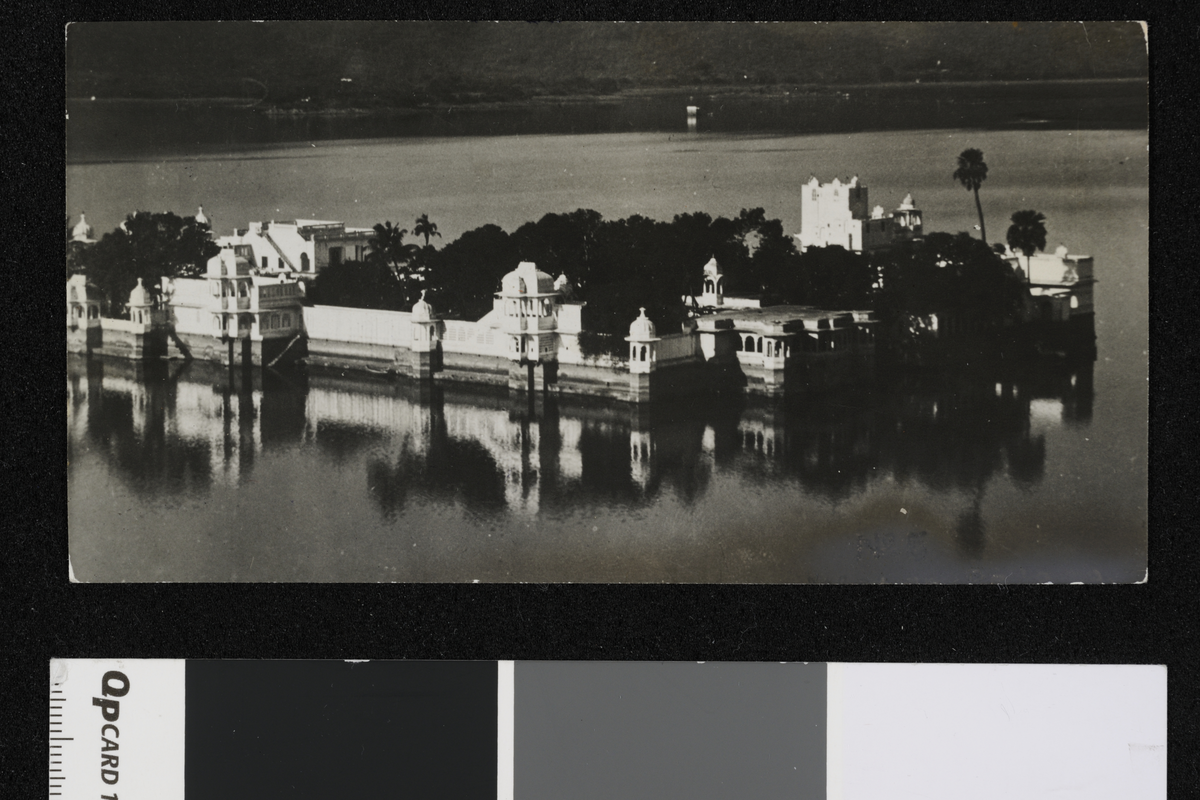 Palass i Udaipur. Fotografier tatt i forbindelse med Elisabeth Meyers reise til India 1932-33.