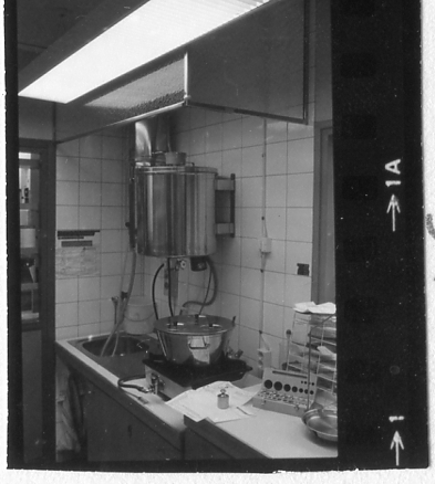 Apoteket Svalan, baracken på Öster, strax före flyttningen till Nyhems torg, mars 1983.