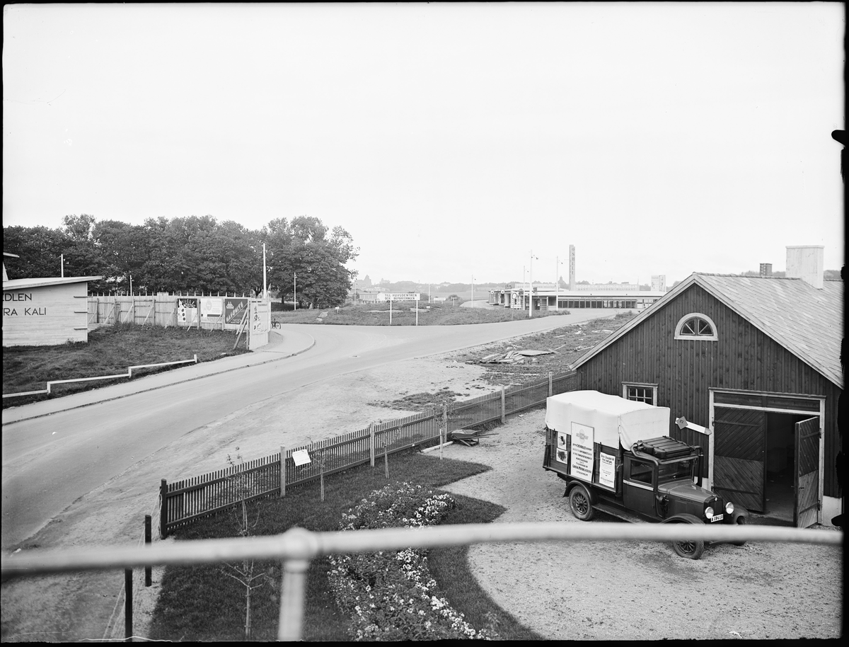 Stockholmsutställningen 1930
Demonstrationsgården. (?) Utblick mot väster från bron mellan jordbruksutställningen och övriga området.