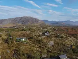 Skarstad i Efjord i Narvik kommune.. Hyttebebyggelse ytterst