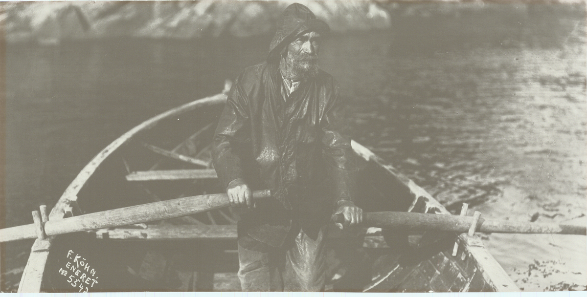 Kristiansand. Fisker i Nodeviga omkring århundreskiftet 1900.