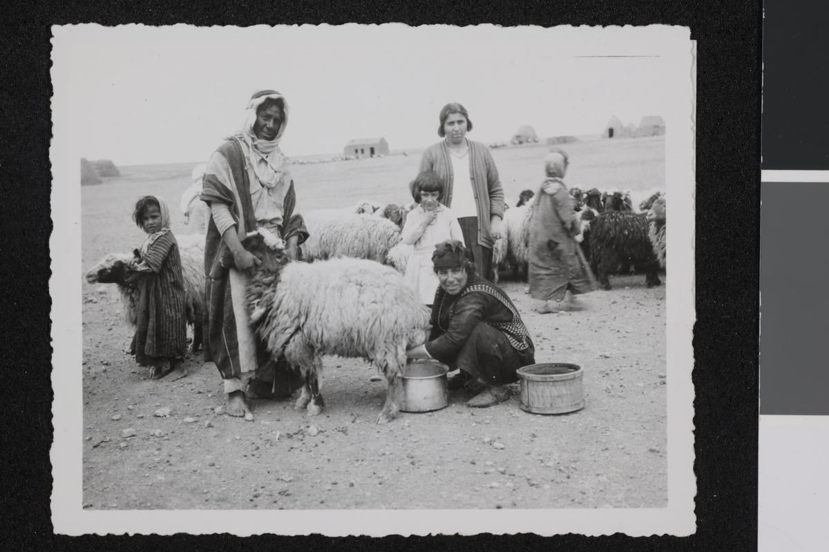 Armensk befolkning i Syria. Fotografi tatt i forbindelse med Elisabeth Meyers bok; En Kvinnes Ferd til Persia.