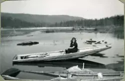 Dame i båt
Langevassenden i båten Solveig Thoengen