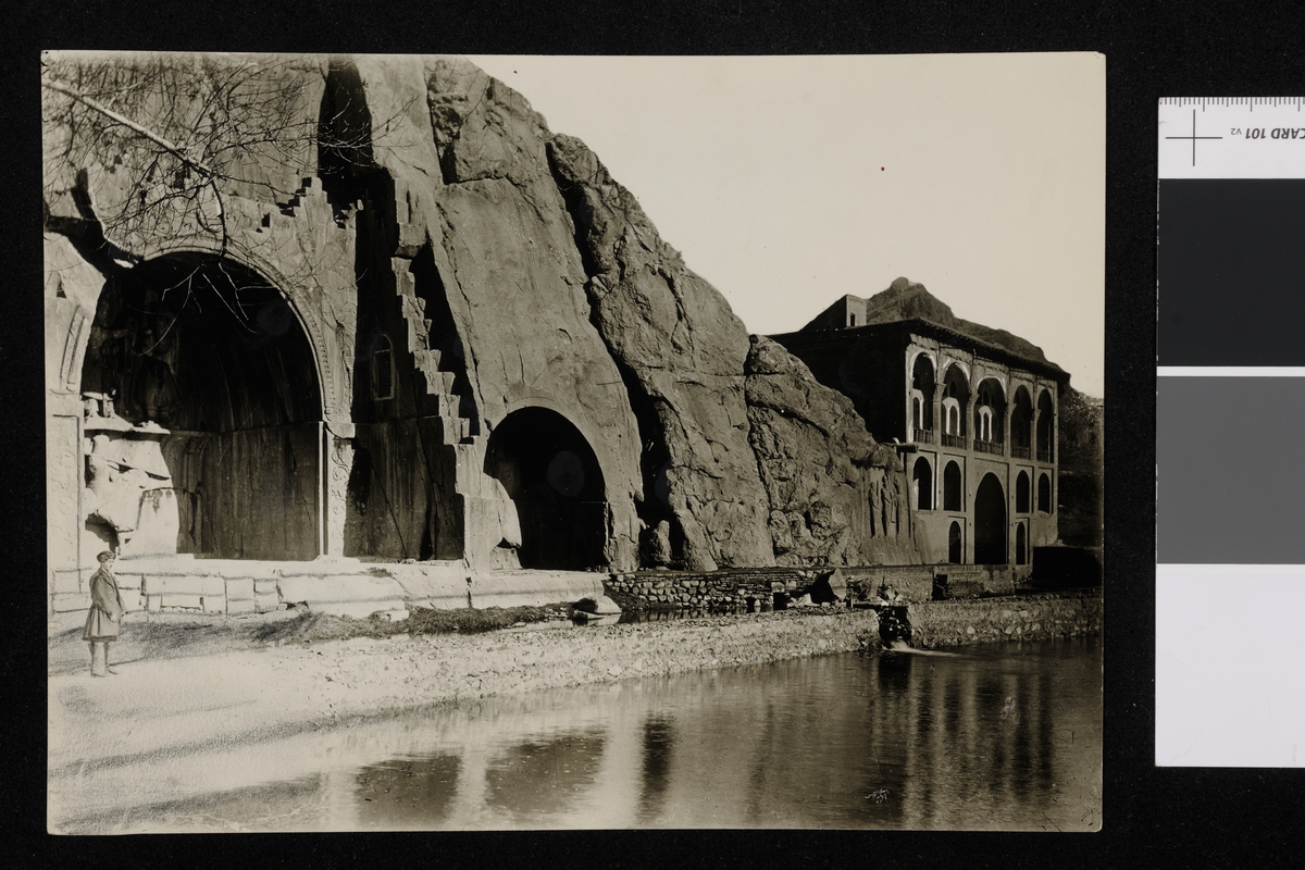 Taq Bostan/ Taq-e Bostan. Fotografi tatt av/ samlet inn av Elisabeth Meyer fra reise til Iran 1929.