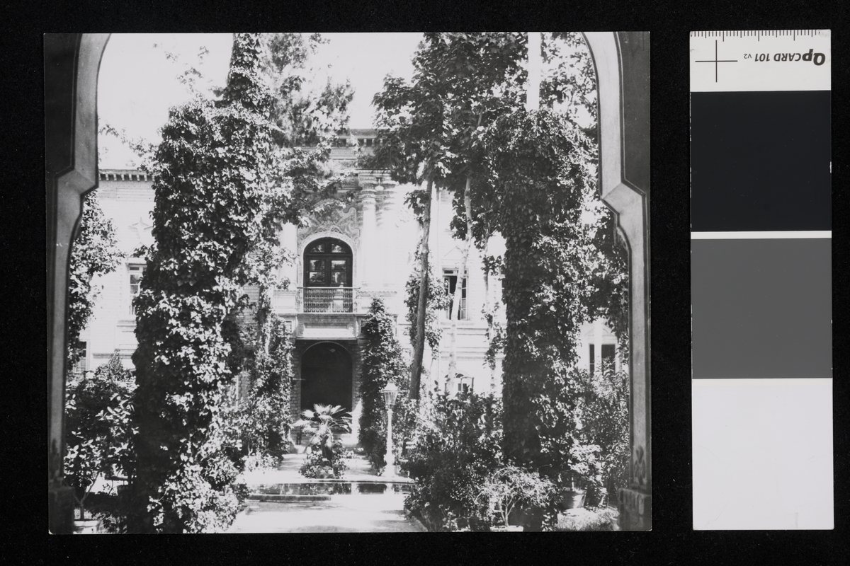 Hus Teheran. Fotografi tatt av/ samlet inn av Elisabeth Meyer fra reise til Iran 1929.
