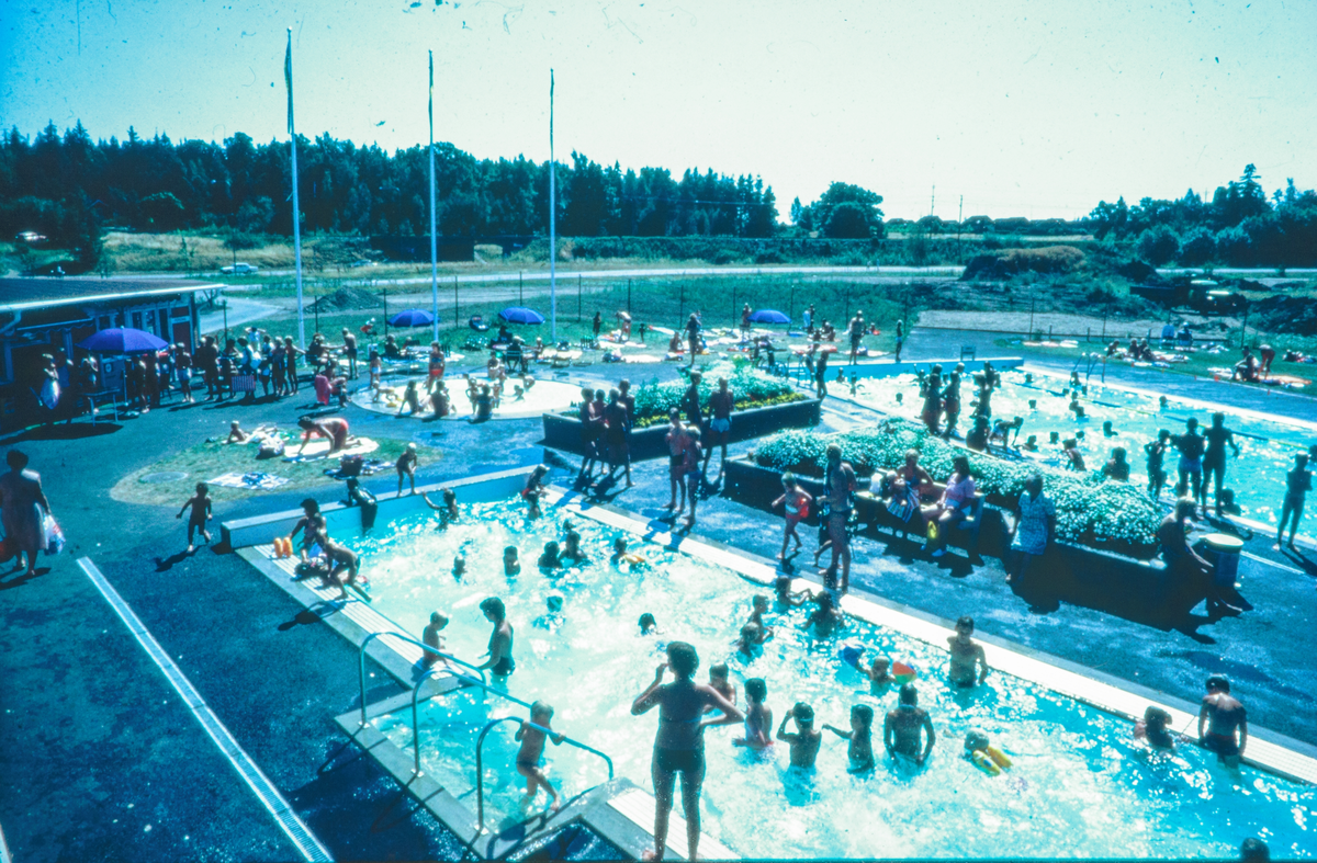 Glyttingebadet i Linköping. Badet ligger mellan Ryd och Skäggetorp vid Glyttinge camping.

Bilder från staden Linköping digitaliserade från diapositiv. Bilderna är från 1970-1990-talet.