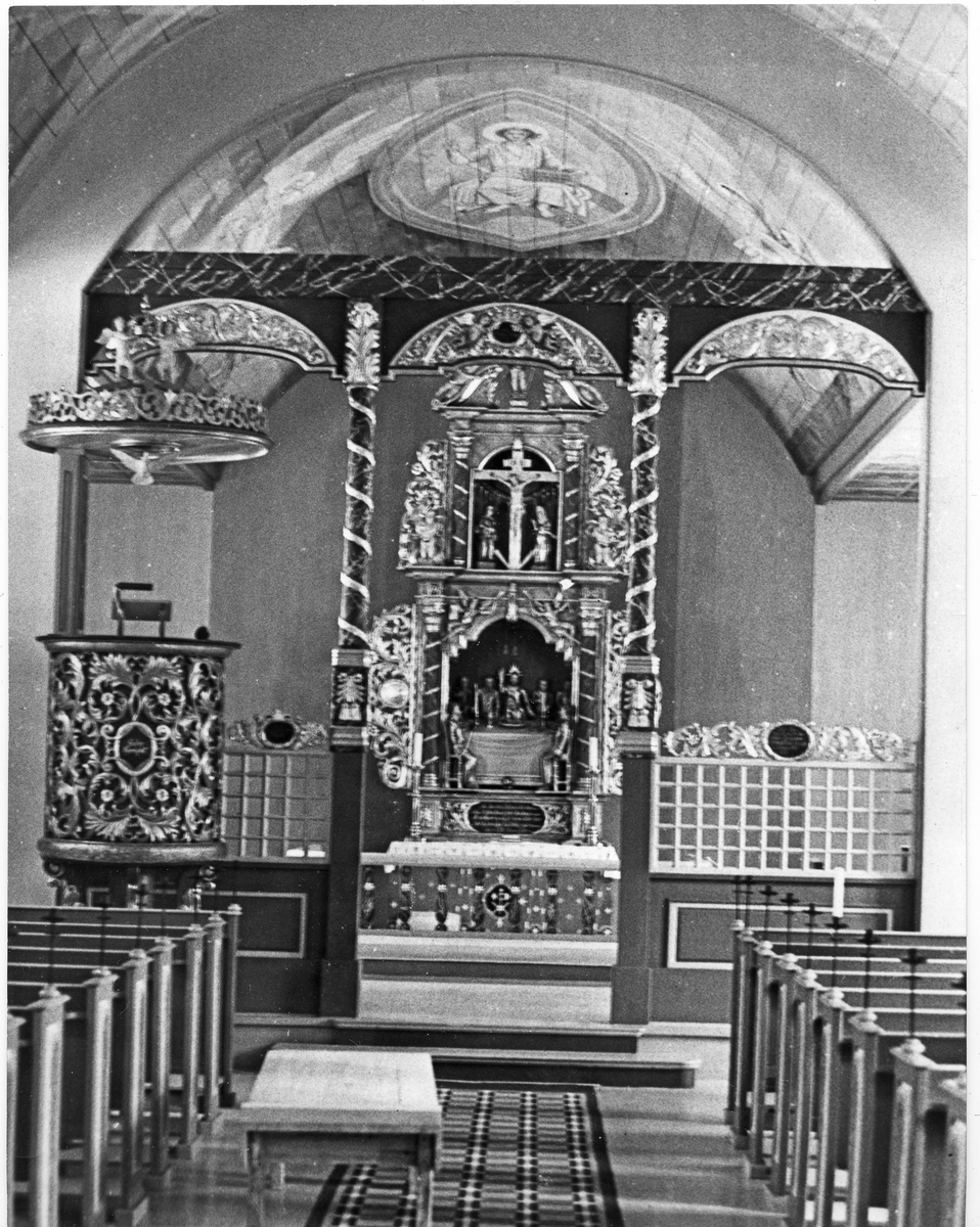 Interiør av Eggedal kirke, antagelig 1960-årene.
