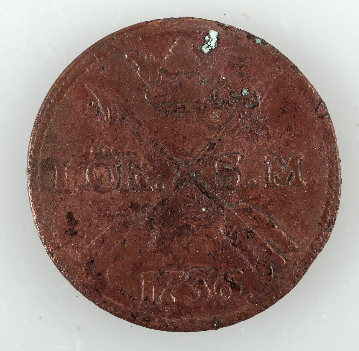 Mynt. 1 öre SM 1736 (Fredrik I). Präglat i Avesta.