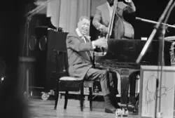 Den amerikanske jazzmusikeren Duke Ellington med orkester sp
