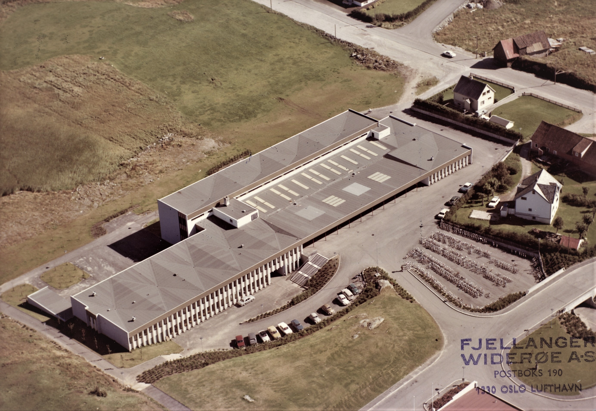 Flyfoto over Haraldsvang skole.