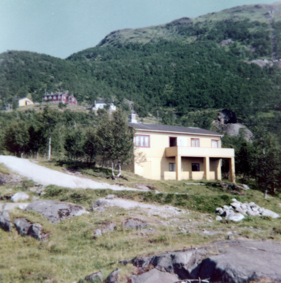 Hus og bygninger ved det gamle grafittverket på Skaland