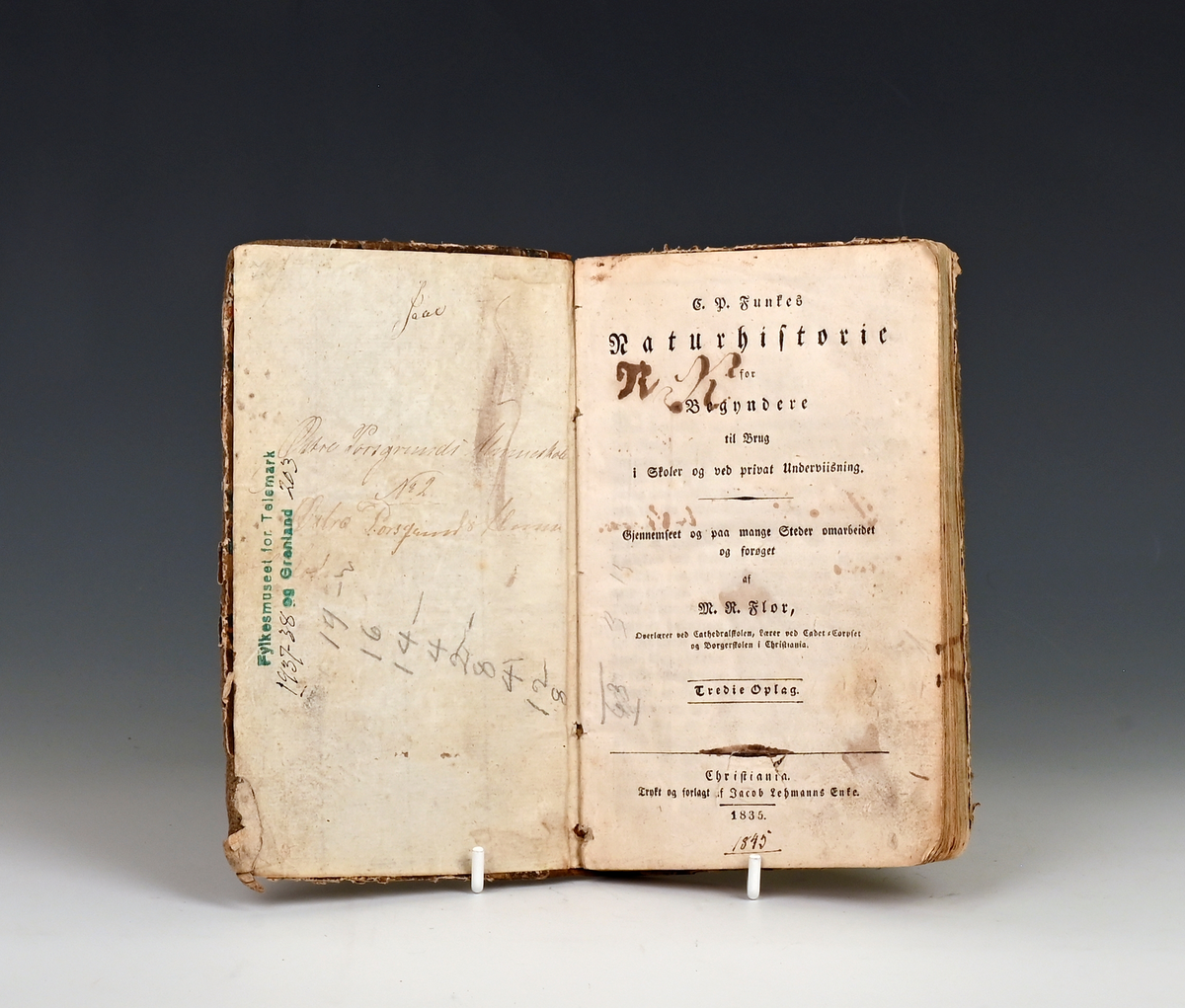 Prot: Funkes, C.P., Naturhistorie for Begyndere. Forøg af M. R. Flor. Tredie Opl. Chr.a. 1835. 2. bl. + 232 s. 8 F.