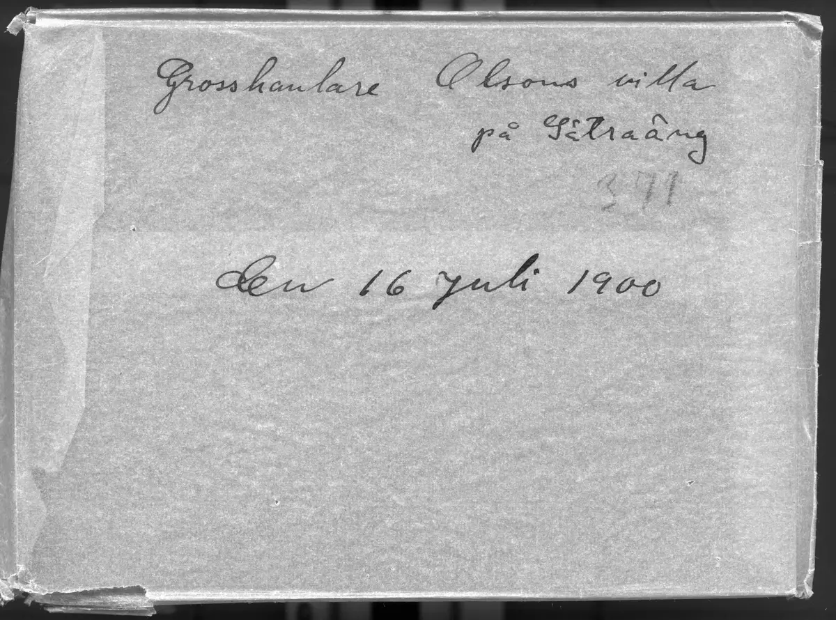"Grosshandlare Olsons villa på Sätra äng den 16 juli 1900."
Var villan låg är idag osäkert.
Fotograf var troligen en Axel Pehrson som bodde i "Sjöstugan" vid Sätra äng.