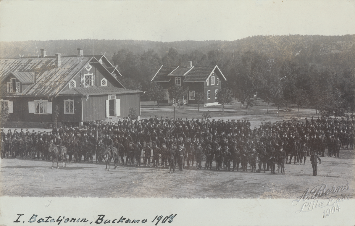 Text i fotoalbum: "I. bataljonen, Backamo 1904."