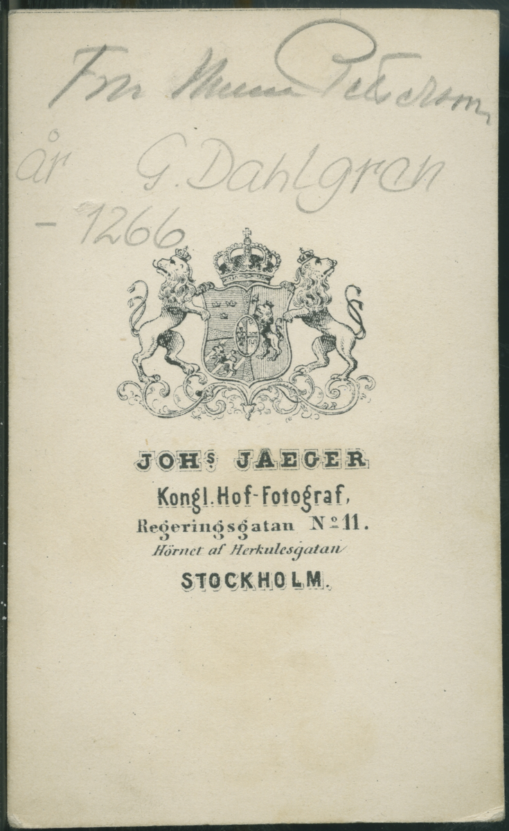 På kuvertet står följande information sammanställd vid museets första genomgång av materialet: Fru ? Pettersson
Stockholm.
