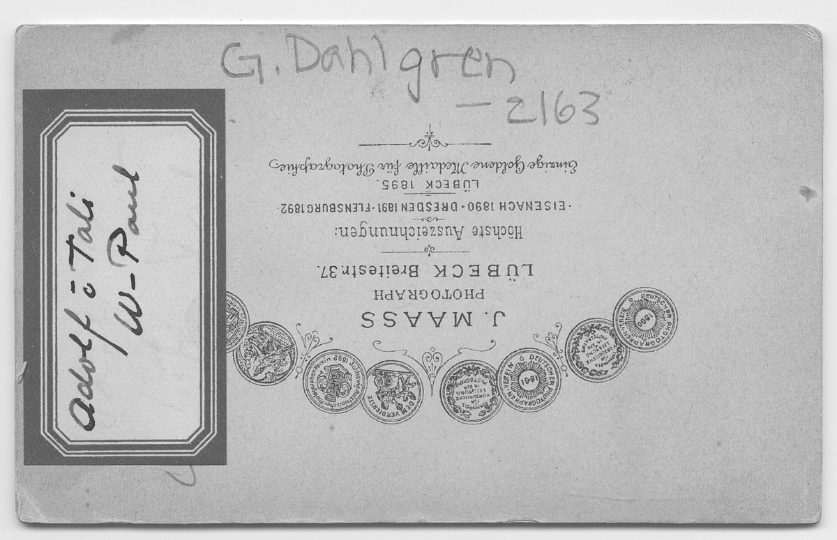På kuvertet står följande information sammanställd vid museets första genomgång av materialet: Adolf o Tali Wiederheim-Paul