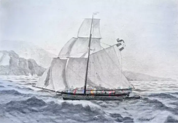 Bildet viser en seilbåt på havet. Seilbåten er gammel og det er litt bølger. Bildet begynner å gå over til en båt med flyktninger.