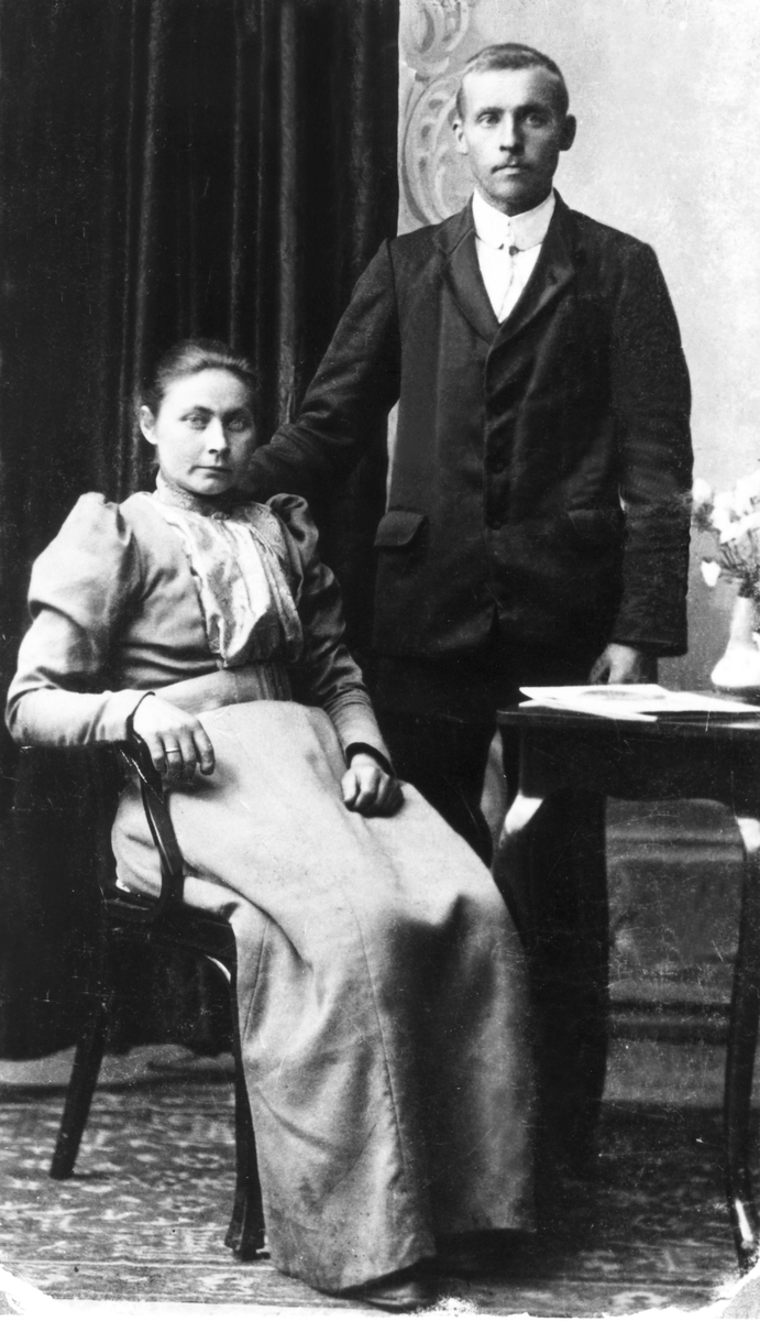 Forlovelsesbilde av Andrea Bertine Kofoed f.1886 på Lutnes og Olaf Johansen, f.1887 på Lutnes i 1914.
