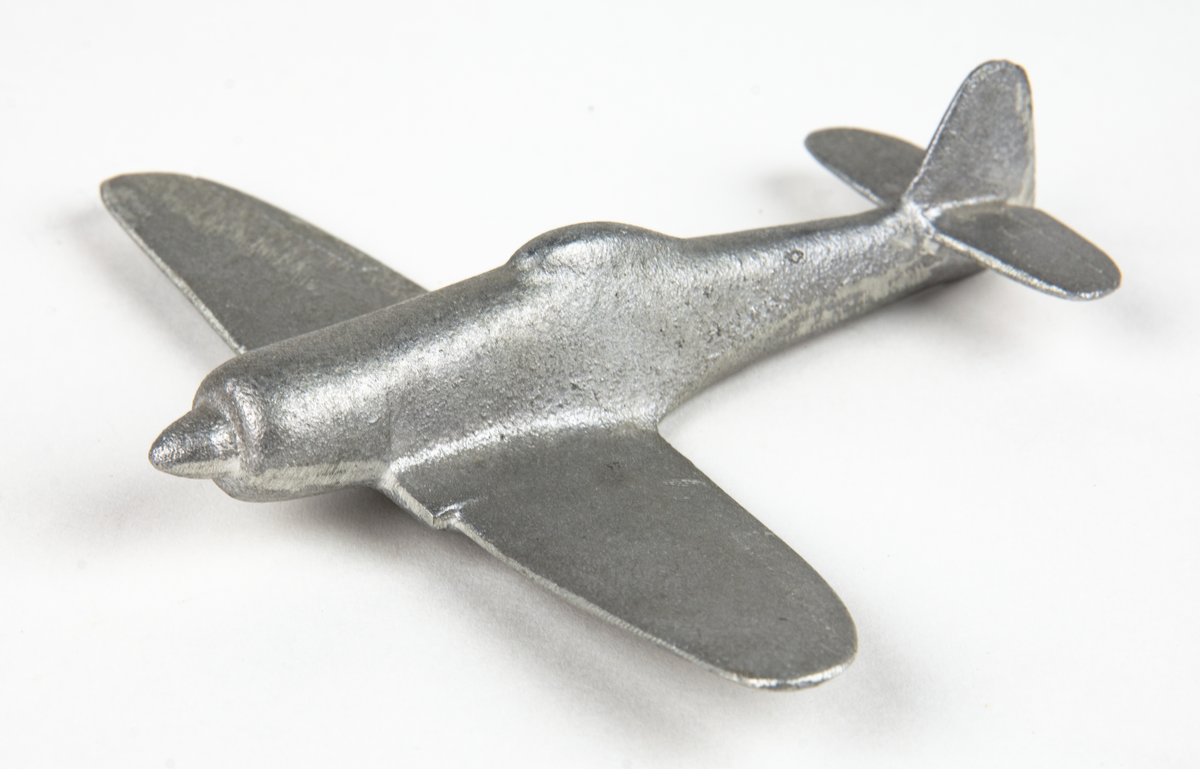 Flygplansmodell, Hawker Fury. Gjuten modell i metall med fäste under för montering på pinne.