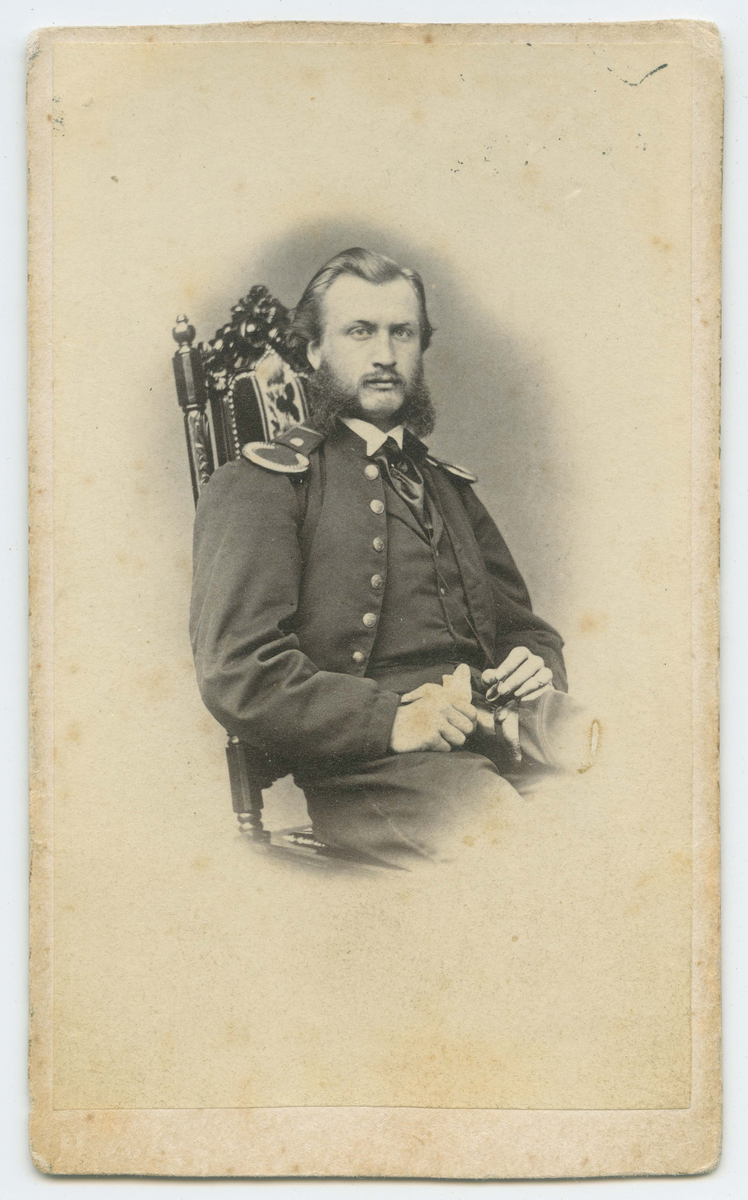 Porträtt på Carl Casper Reinhold Nordenskjöld Löjtnant och Lantbrukare född 16 oktober år 1840 död 2 mars år 1881.