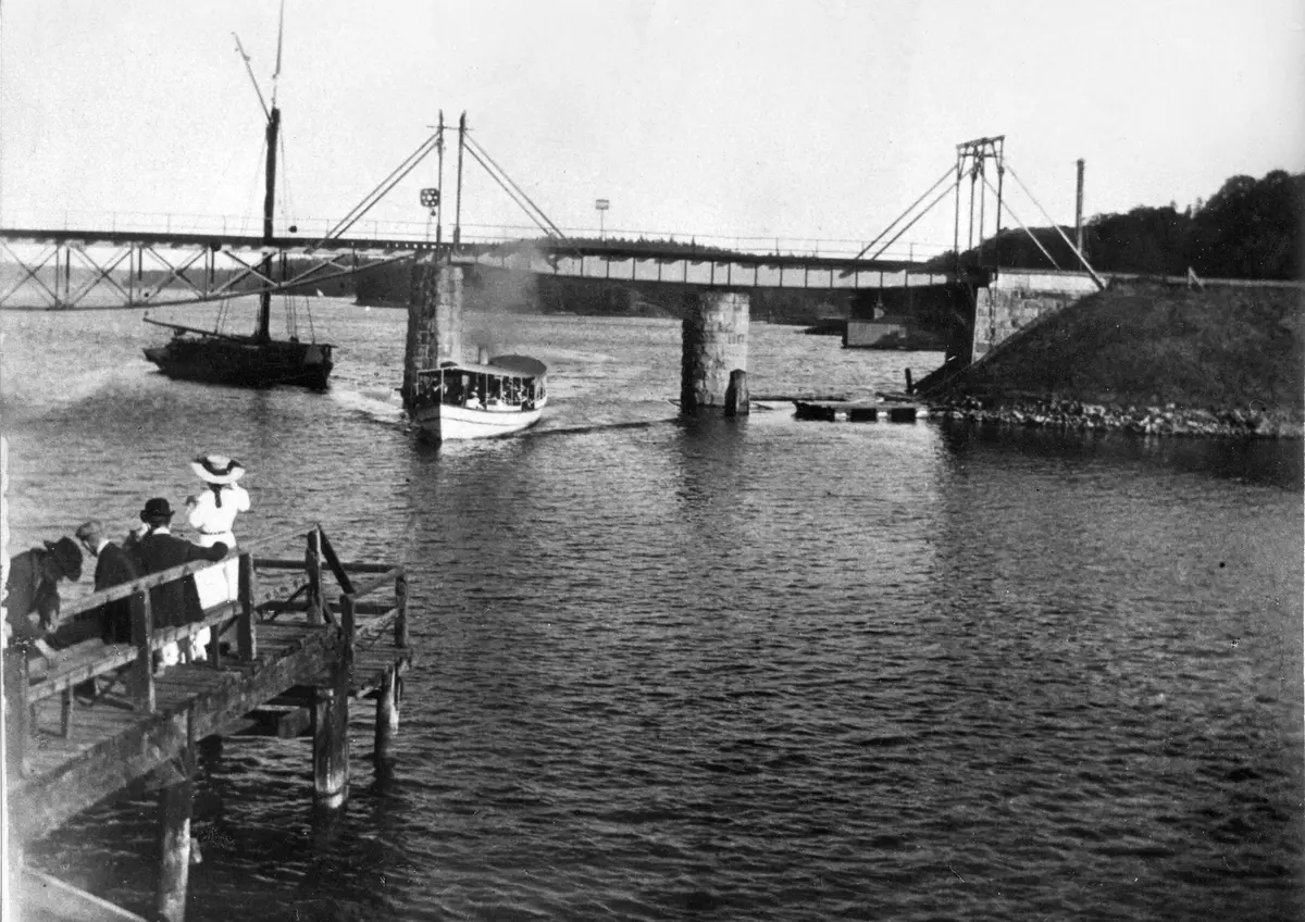 Från Stocksunds gamla bro 1905.

Fotograf: Olov Jonsson