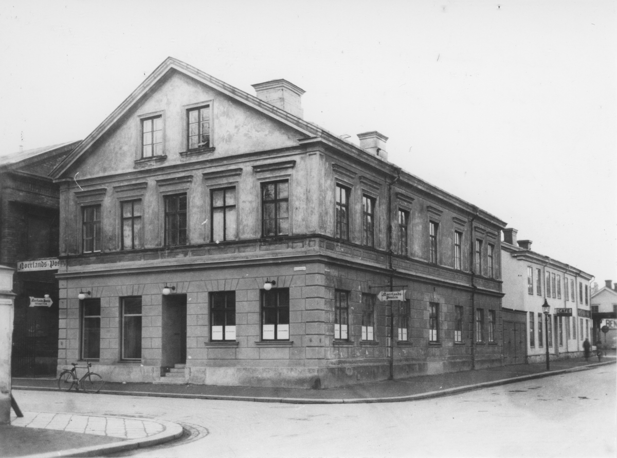 Huset där F. Ahlgren köpte en färg, kemikalieaffär 1885. I hörnet av Qartersgatan 13 och Ruddamsgatan.