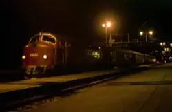 Diesellokomotiv Di 3 632 med tog fra Hamar over Røros til Tr